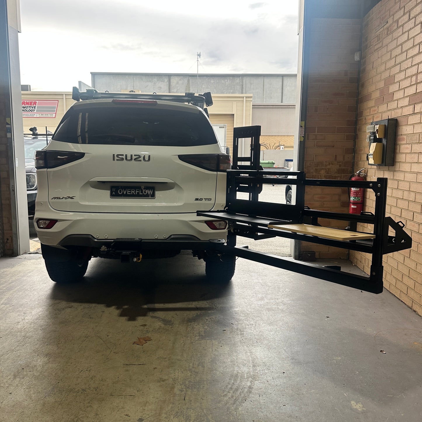 Isuzu MU-X Hitch-Mounted Rear Bar