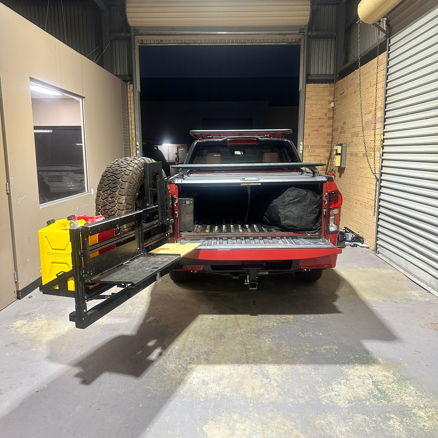 Dual Cab Ute Hitch-Mounted Rear Bar