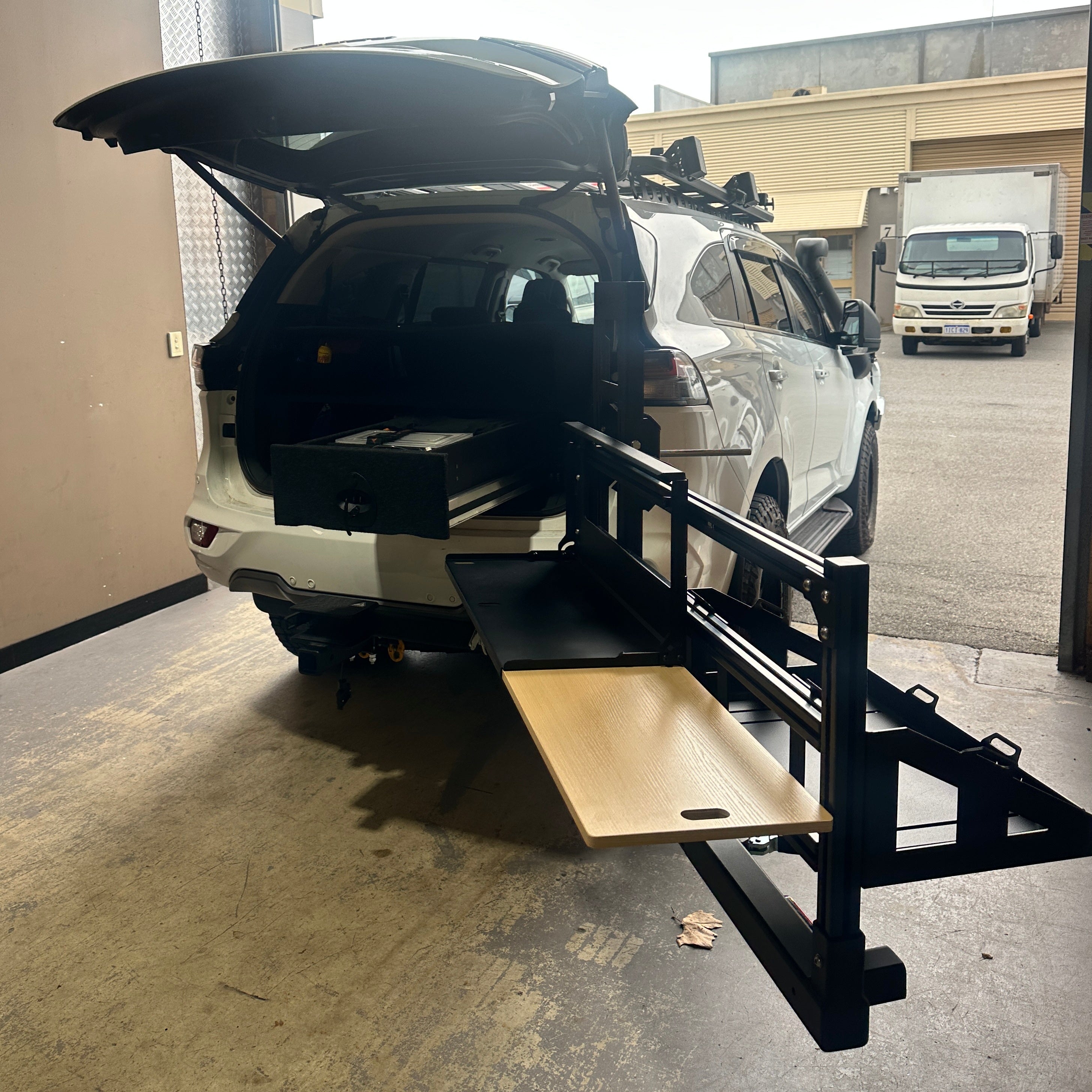 Isuzu MU-X Hitch-Mounted Rear Bar
