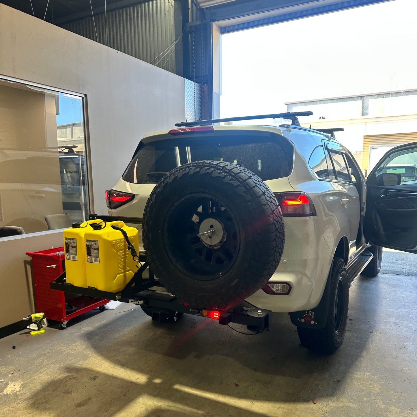 Isuzu MU-X Hitch-Mounted Rear Bar